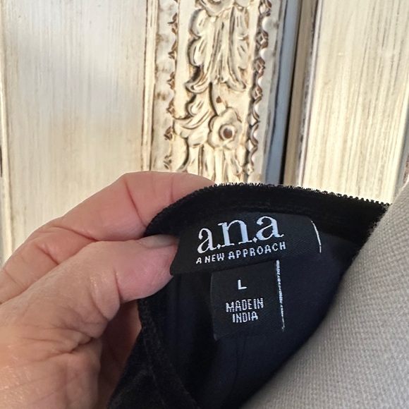 a.n.a NWT Black Ember Velvet Embroidered Long Sleeve Dress - Picture 2 of 11